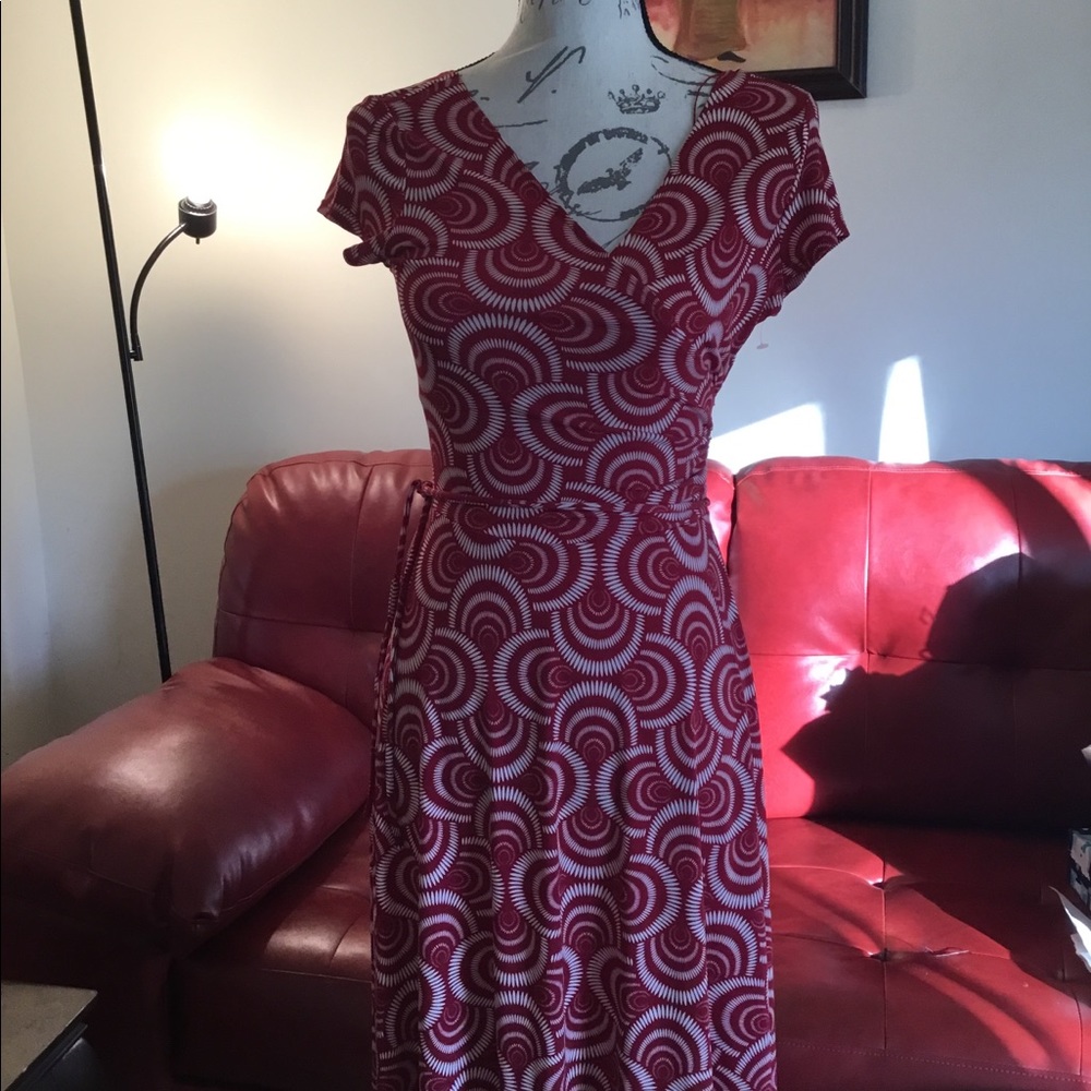 London Times  Burgundy and off white dress. NWOT